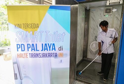 Di Halte Transjakarta Ada Smart Toilet! Begini Penampakannya! 