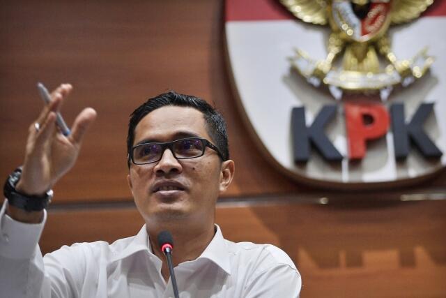 KPK Periksa Lima Tersangka Suap Transmart