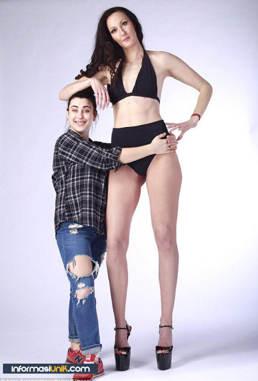 Model Tertinggi di Dunia, Tinggi Tubuhnya Mencapai 205cm