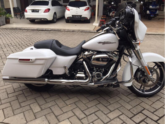 Terjual street glide 2017 m8 | KASKUS