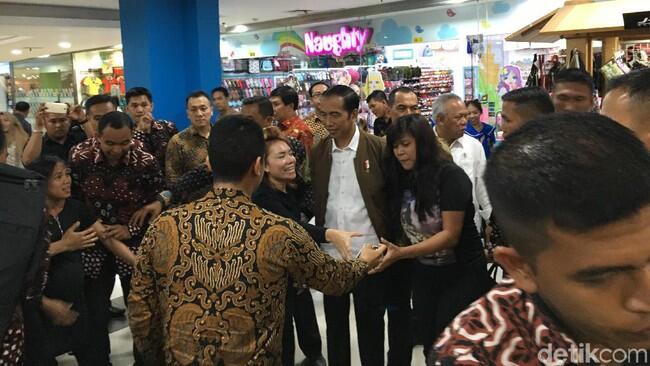Jokowi Jadi Rebutan Pengunjung Mal Palembang Trade Center