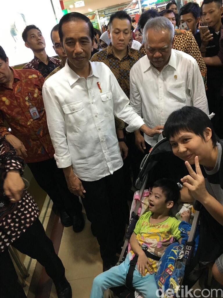 Jokowi Jadi Rebutan Pengunjung Mal Palembang Trade Center