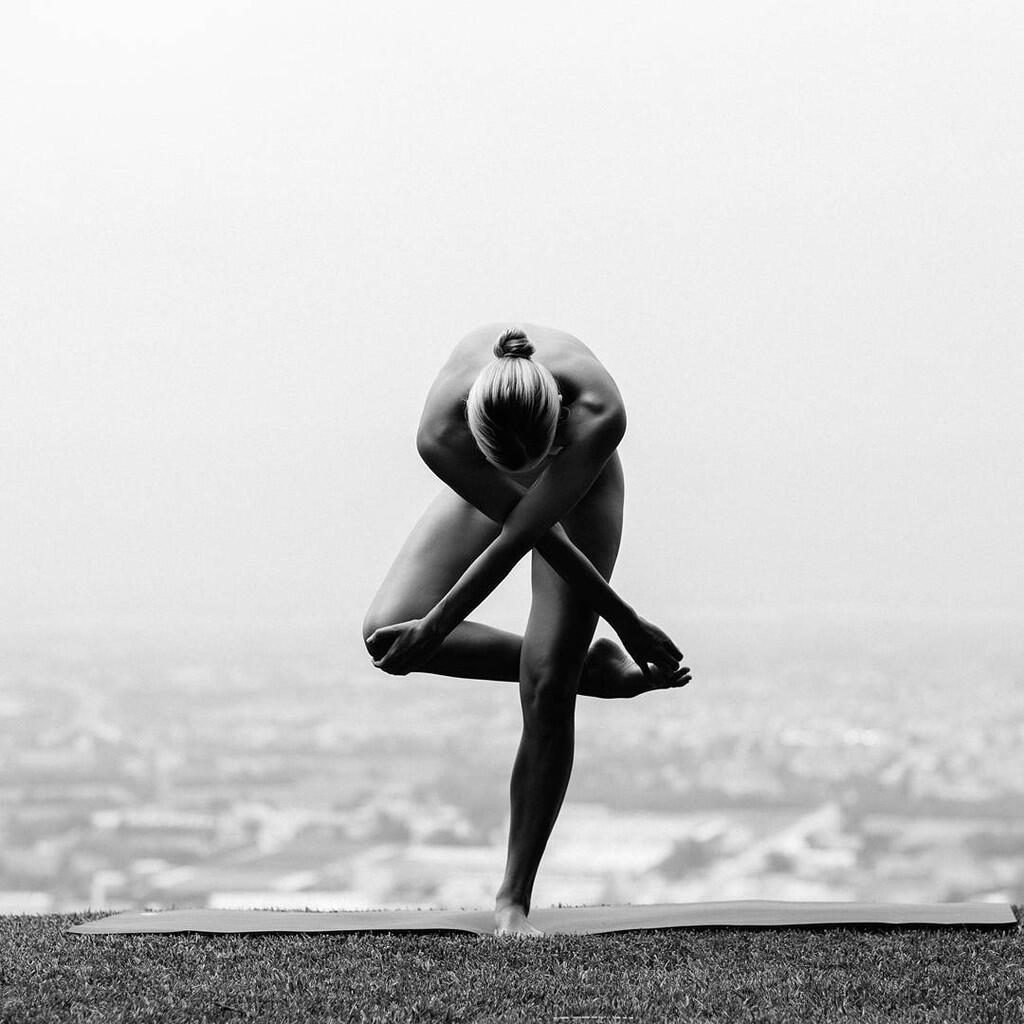 Trend &quot;Naked Yoga&quot; di Instagram, Gimana menurut agan?