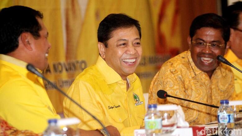 Pimpin Rapat Pleno Golkar, Setnov Semringah Banget