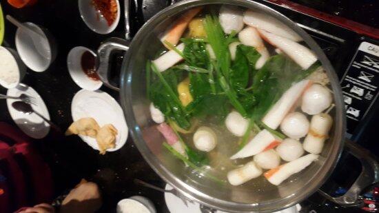 Slurrp! Asyiknya Makan Siang Hangat dengan Shabu-shabu di 6 Tempat Ini