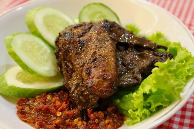 10 Tempat Makan Ayam Bakar yang Nikmat