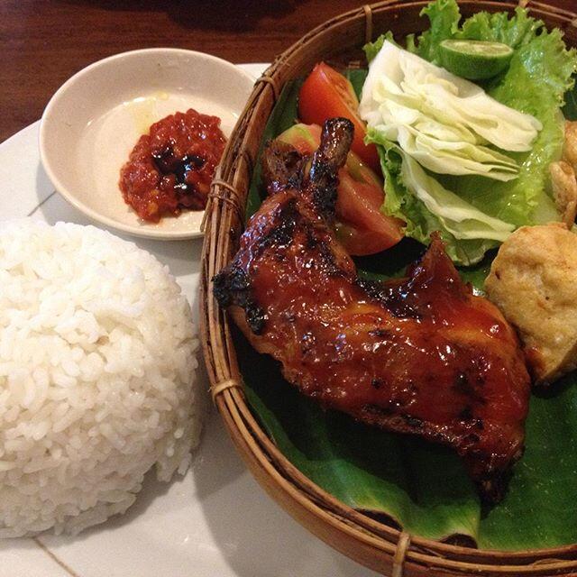 10 Tempat Makan Ayam Bakar yang Nikmat