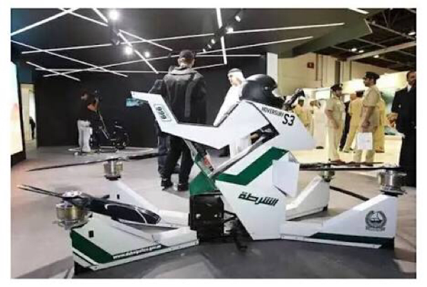 Polisi Dubai Patroli dengan Motor Udara