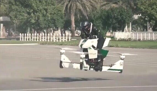 Polisi Dubai Patroli dengan Motor Udara