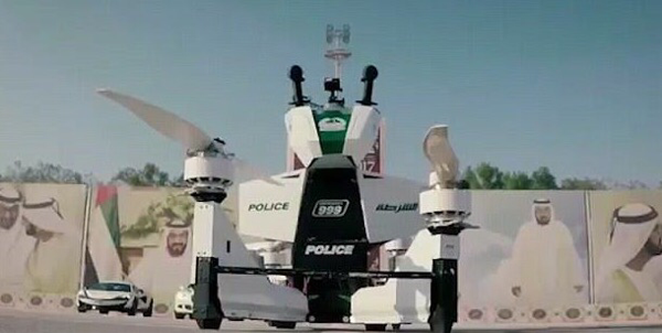 Polisi Dubai Patroli dengan Motor Udara