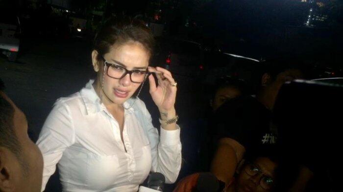 Peringati No Bra Day, Ini Para Artis yang Berani Tampil Tanpa Bra di Publik