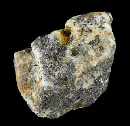 Spesimen Mineral Tambang Dalam Bentuk Mentah di Alam Bebas (Raw/Ore)