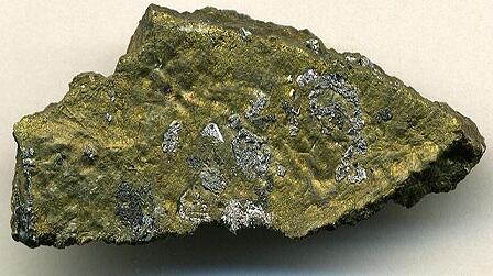 Spesimen Mineral Tambang Dalam Bentuk Mentah di Alam Bebas (Raw/Ore)