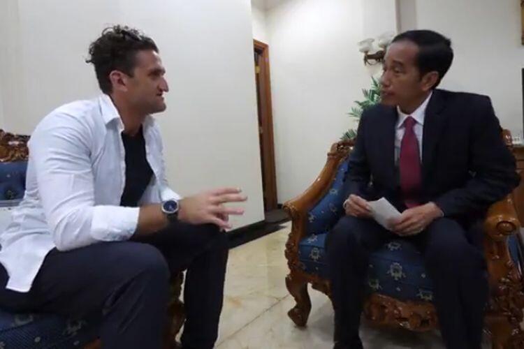 Saat Jokowi "Nge-Vlog" Bareng Vlogger Kondang AS...