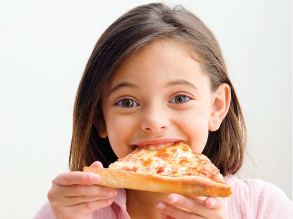 Karakter Anda Bisa Terbaca dari 6 Cara Makan Pizza Ini