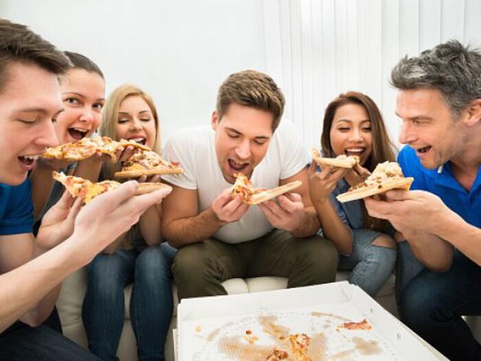 Karakter Anda Bisa Terbaca dari 6 Cara Makan Pizza Ini