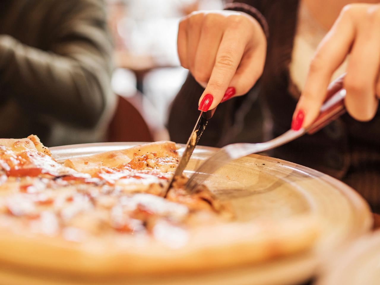 Karakter Anda Bisa Terbaca dari 6 Cara Makan Pizza Ini