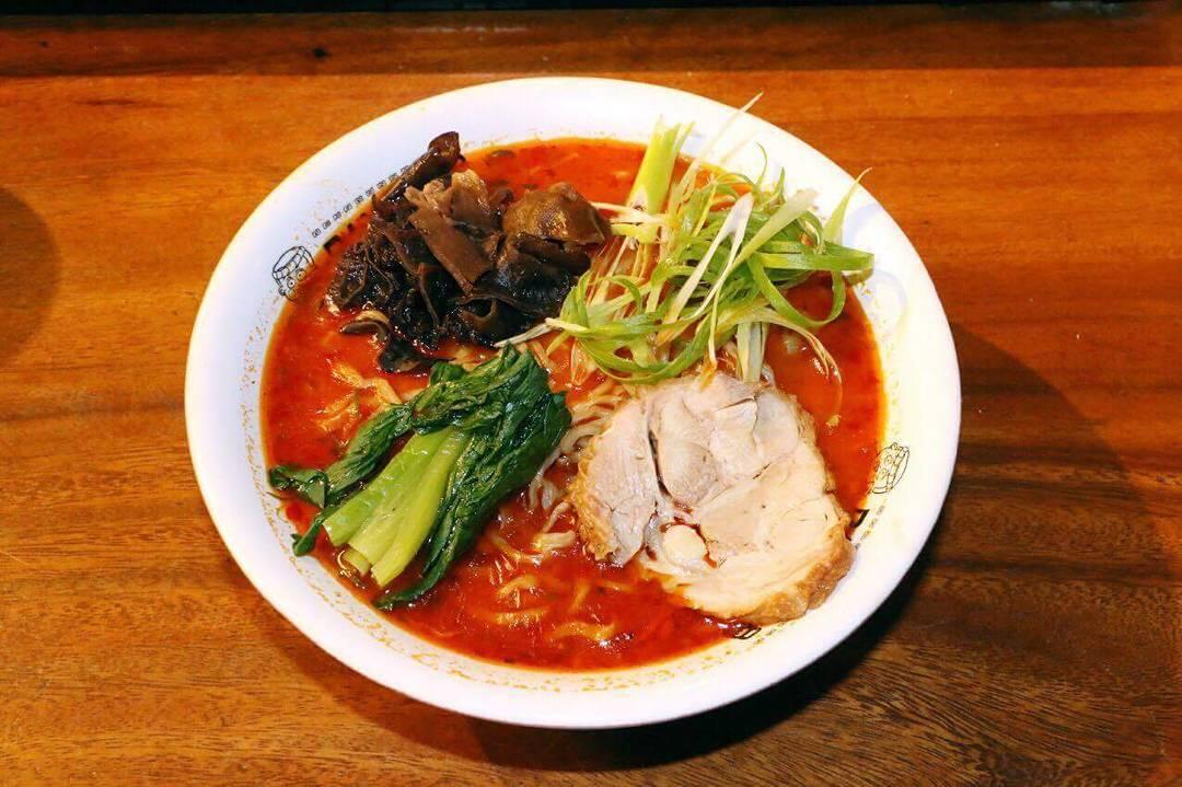 Ramen yang Pedasnya Membakar Lidah Bisa Dicoba di 7 Tempat Ini!