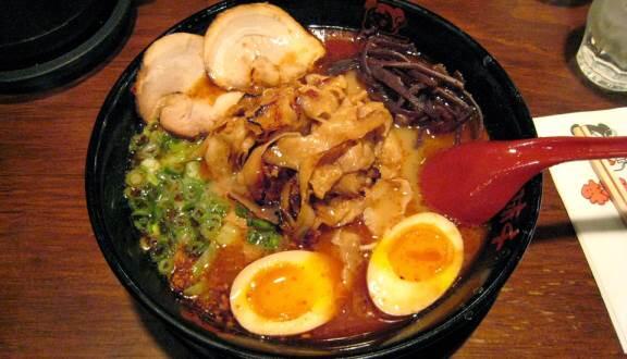 Ramen yang Pedasnya Membakar Lidah Bisa Dicoba di 7 Tempat Ini!