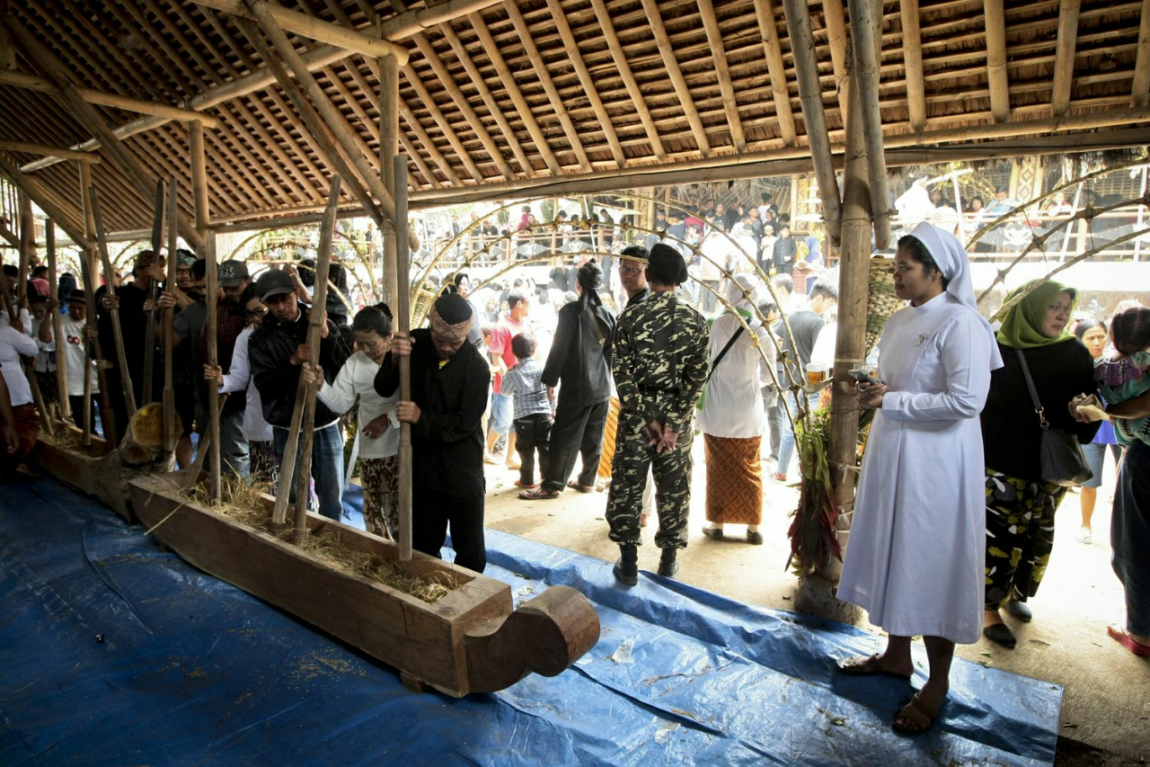 THE STRUGGLES OF SUNDA WIWITAN FOLLOWERS