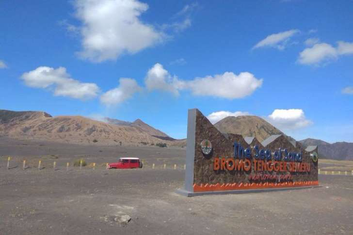 Dianggap Penghamburan Uang, Tugu Nama di Gunung Bromo Diprotes