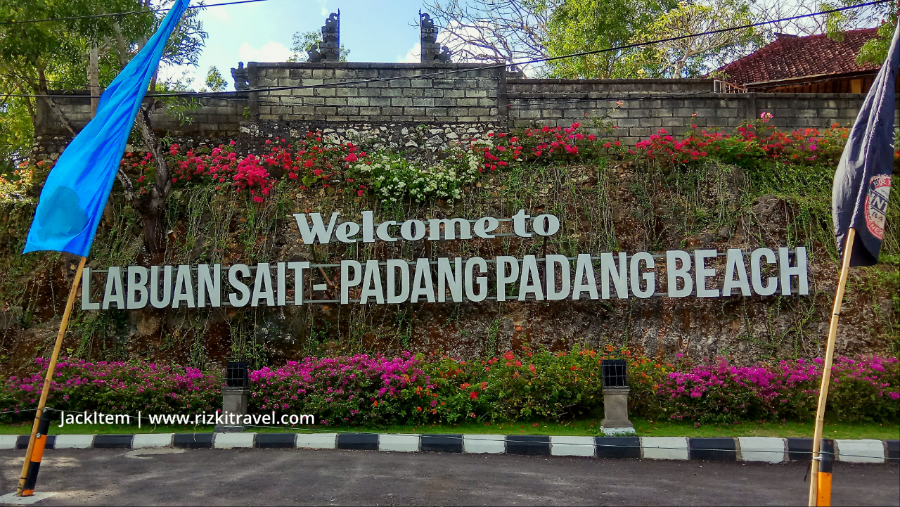 Menjelajahi Keindahan Pantai Padang-Padang Bali