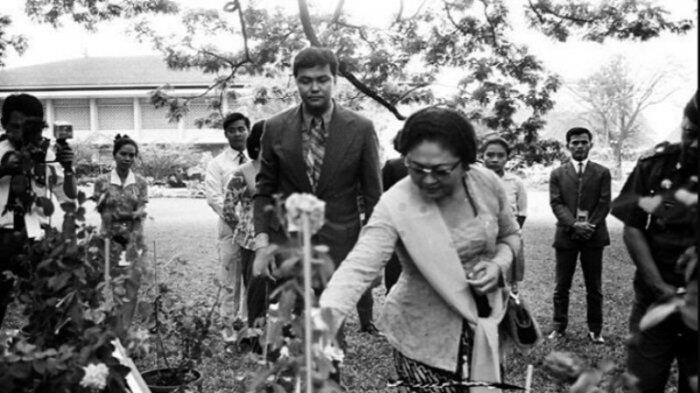 Inilah Sosok Joop Ave, Menteri Era Soeharto yang Sangat Memahami Bu Tien