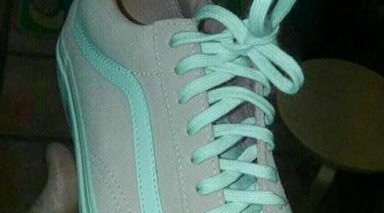 ♠♣♥♦ VIRAL nih ♠♣♥♦ Pink atau Biru, Menurutmu Apa Warna Sepatu Ini?