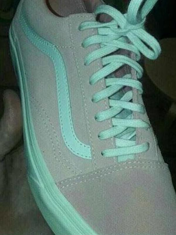 ♠♣♥♦ VIRAL nih ♠♣♥♦ Pink atau Biru, Menurutmu Apa Warna Sepatu Ini?