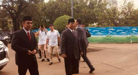 Datangi Pelantikan di Istana, Ini Pesan Prabowo ke Anies-Sandi