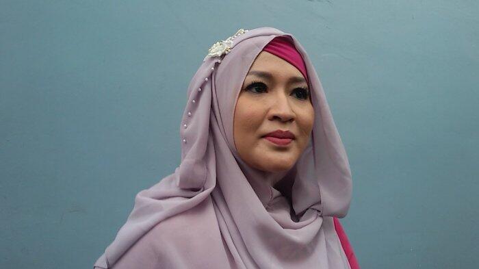 Punya Suami Pemain Bola, Ini Kecemasan Okie Agustina