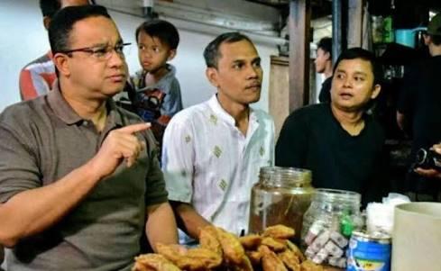 Viral Video Anies di Warung dan Sandar di Gerobak Sampah Ternyata Sesi Pemotretan