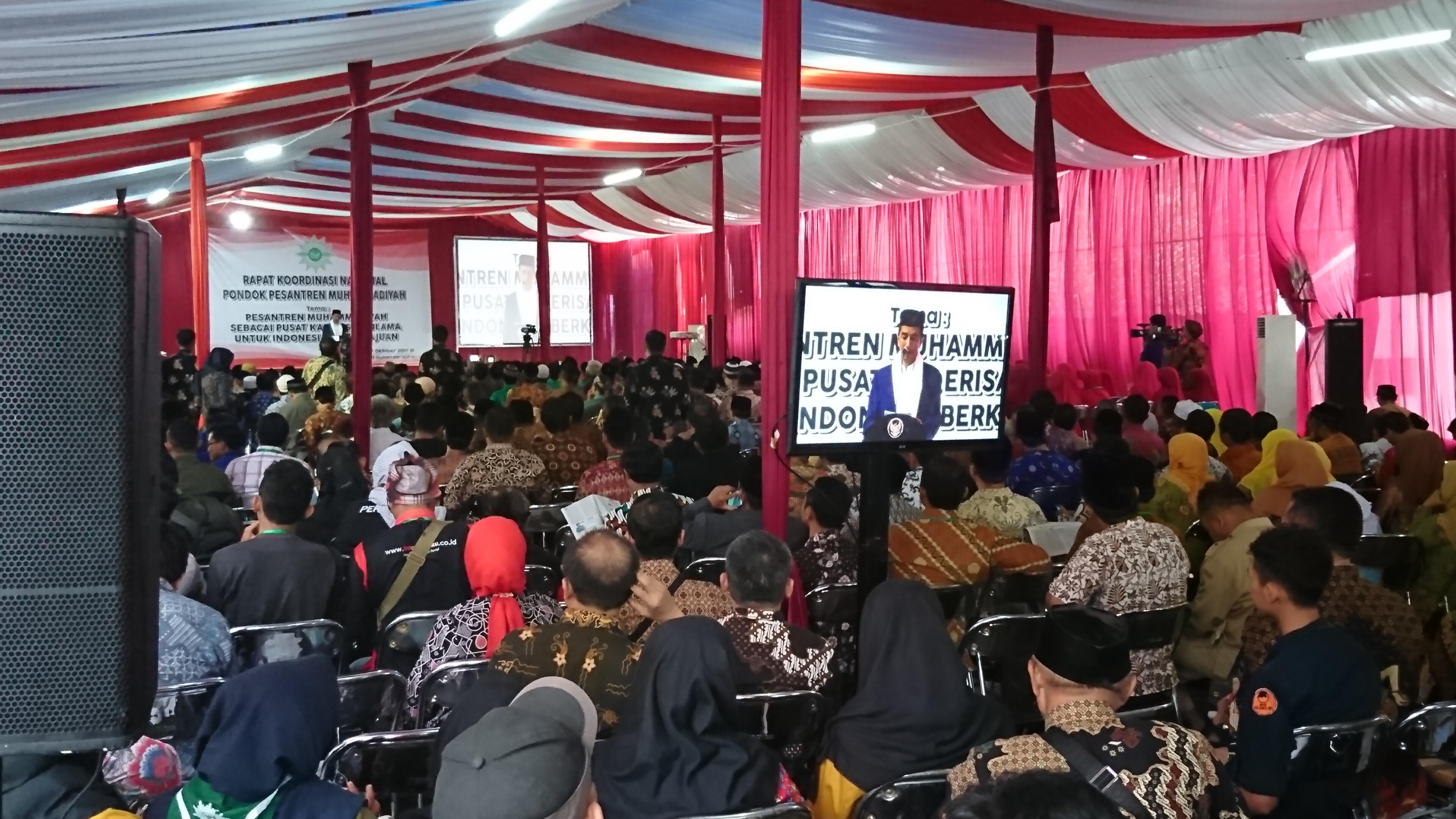 Jokowi Janji Membangun Rusun untuk Ponpes di Garut