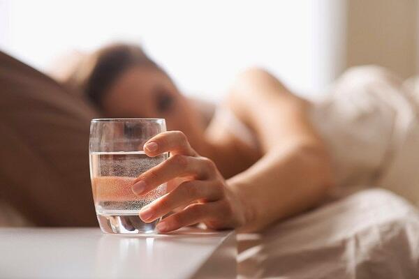 5 Manfaat luar biasa minum air putih di pagi hari