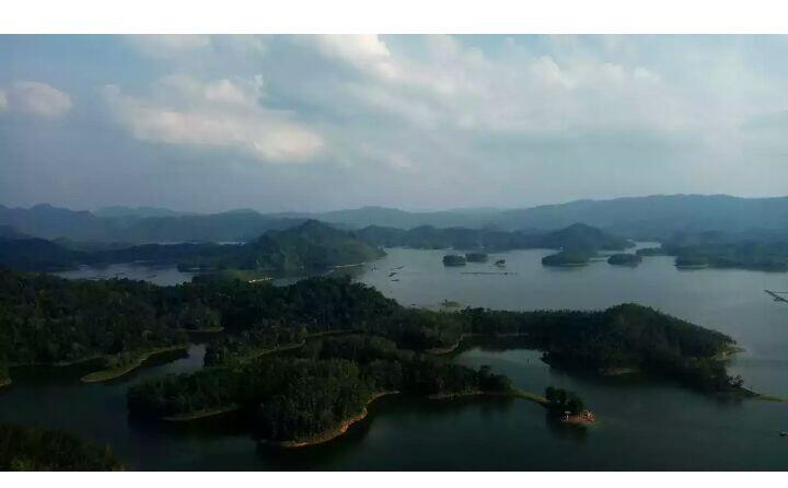 Warga Ulu Kasok Mendulang Rupiah dari Turis yang Salah Kostum