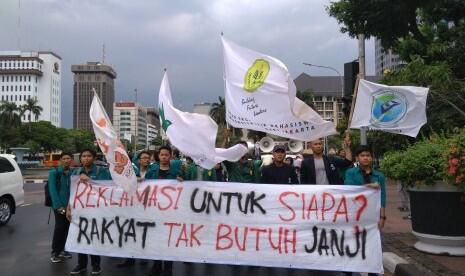 BEM Gelar Unjuk Rasa di Pelantikan Anis-Sandi