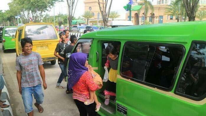 Ketika Supir Angkot Demo (Lagi), Yang Rugi Justru Supir Angkot Sendiri