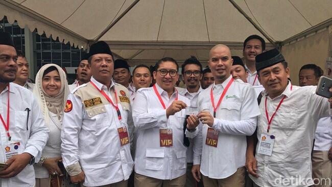 Dapat KTA Gerindra, Ahmad Dhani Ingin Jadi Wakabid Seni Budaya