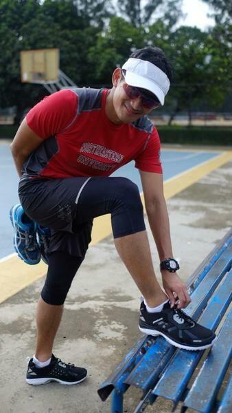 Sepatu Kets yang Dipakai Sandiaga Dirancang Khusus untuk Blusukan