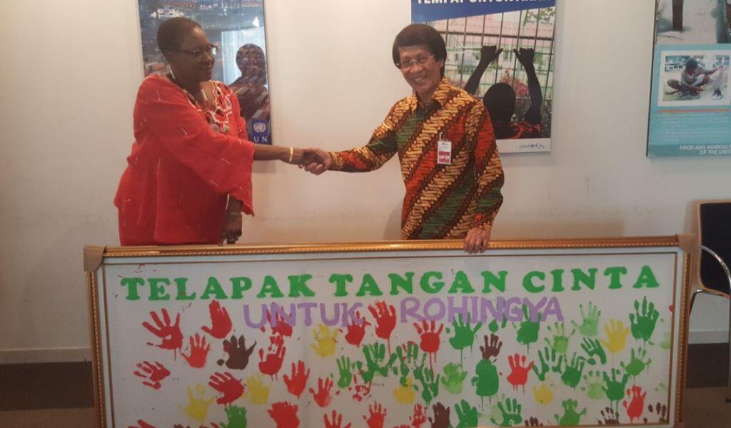 Kain Cap Telapak Tangan Anak Indonesia untuk Rohingya Diserahkan ke PBB