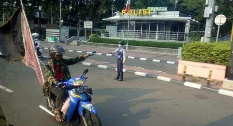 Naik Bus Tingkat, Anies-Sandiaga 'Dikawal' Orang GNPF