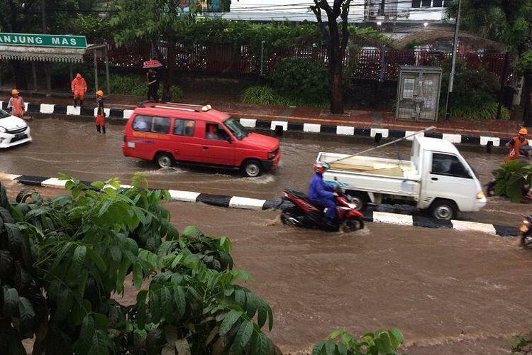 Hujan Guyur Jakarta: Tol Dalam Kota, Priok dan JORR Macet Parah