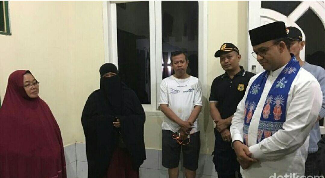 Anies Melayat ke Warga Cipete yang Tewas Tersetrum karena Banjir