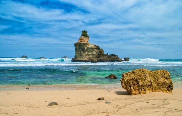 Ini dia Gan, 4 Pantai di Pacitan yang Cocok buat Beach Camp