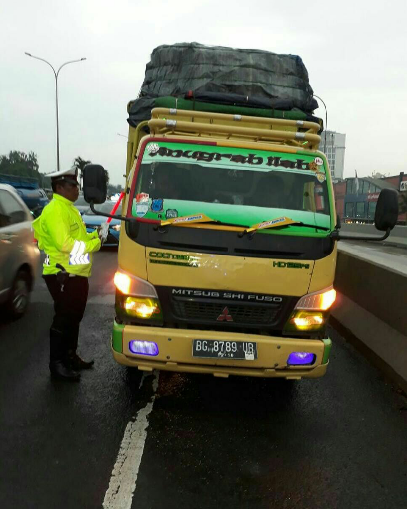 Netizen Dibuat Gagal Paham Dengan Lampu Strobo Ini KASKUS