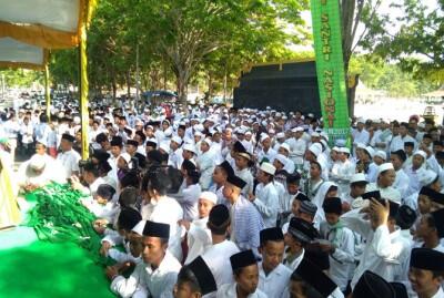 Jalan-Jalan Sarungan Kumandangkan Nasionalisme