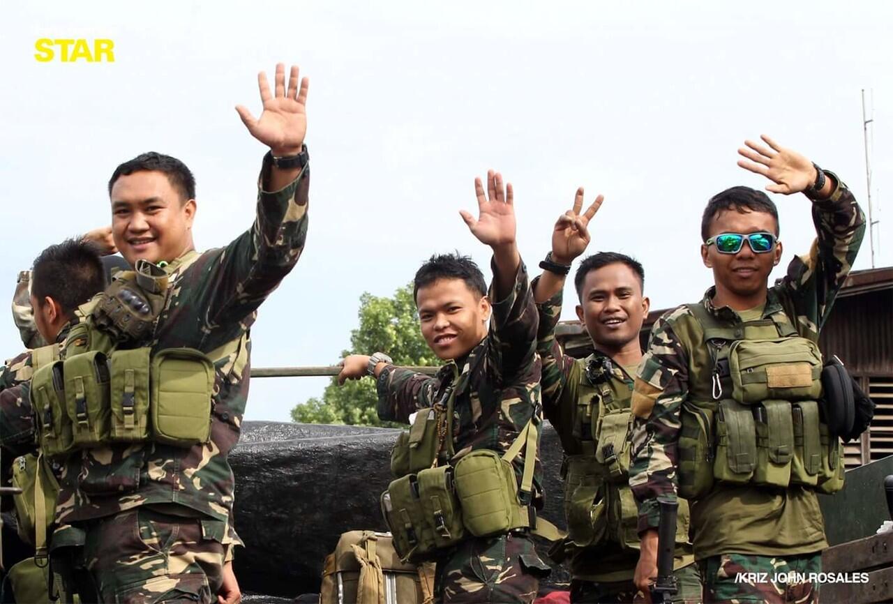 Potret Bahagia Pemulangan Tentara Filipina Setelah Mengalahkan Teroris Militan Islam