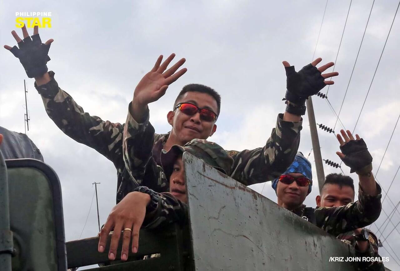 Potret Bahagia Pemulangan Tentara Filipina Setelah Mengalahkan Teroris Militan Islam