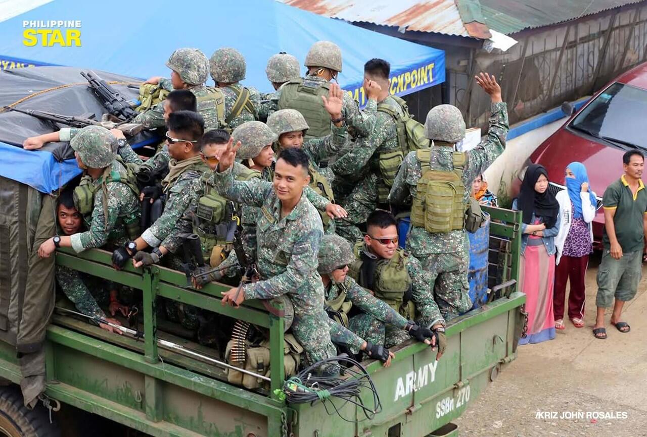 Potret Bahagia Pemulangan Tentara Filipina Setelah Mengalahkan Teroris Militan Islam