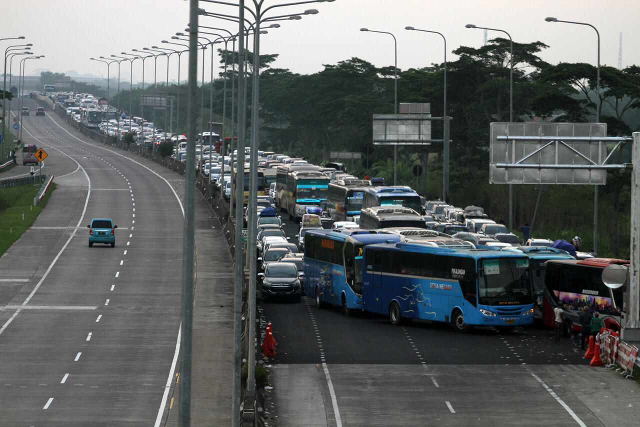 4 Penyebab Macet di Tol. Apakah Kamu Salah Satunya?